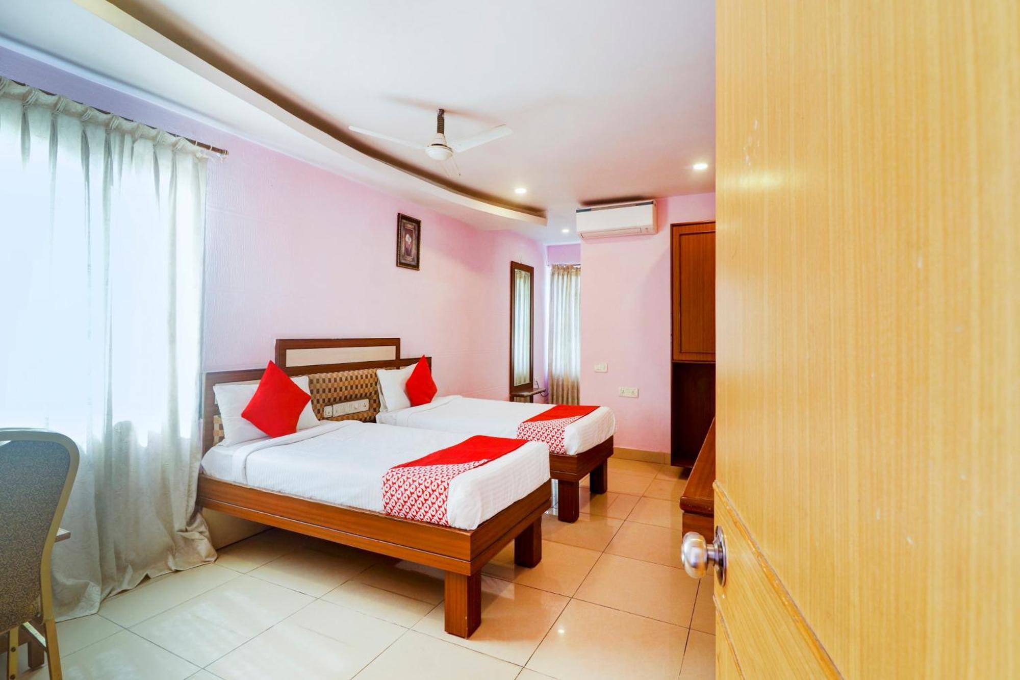 Super Collection O 77115 Vaishnavi Palace ไฮเดอราบัด ภายนอก รูปภาพ