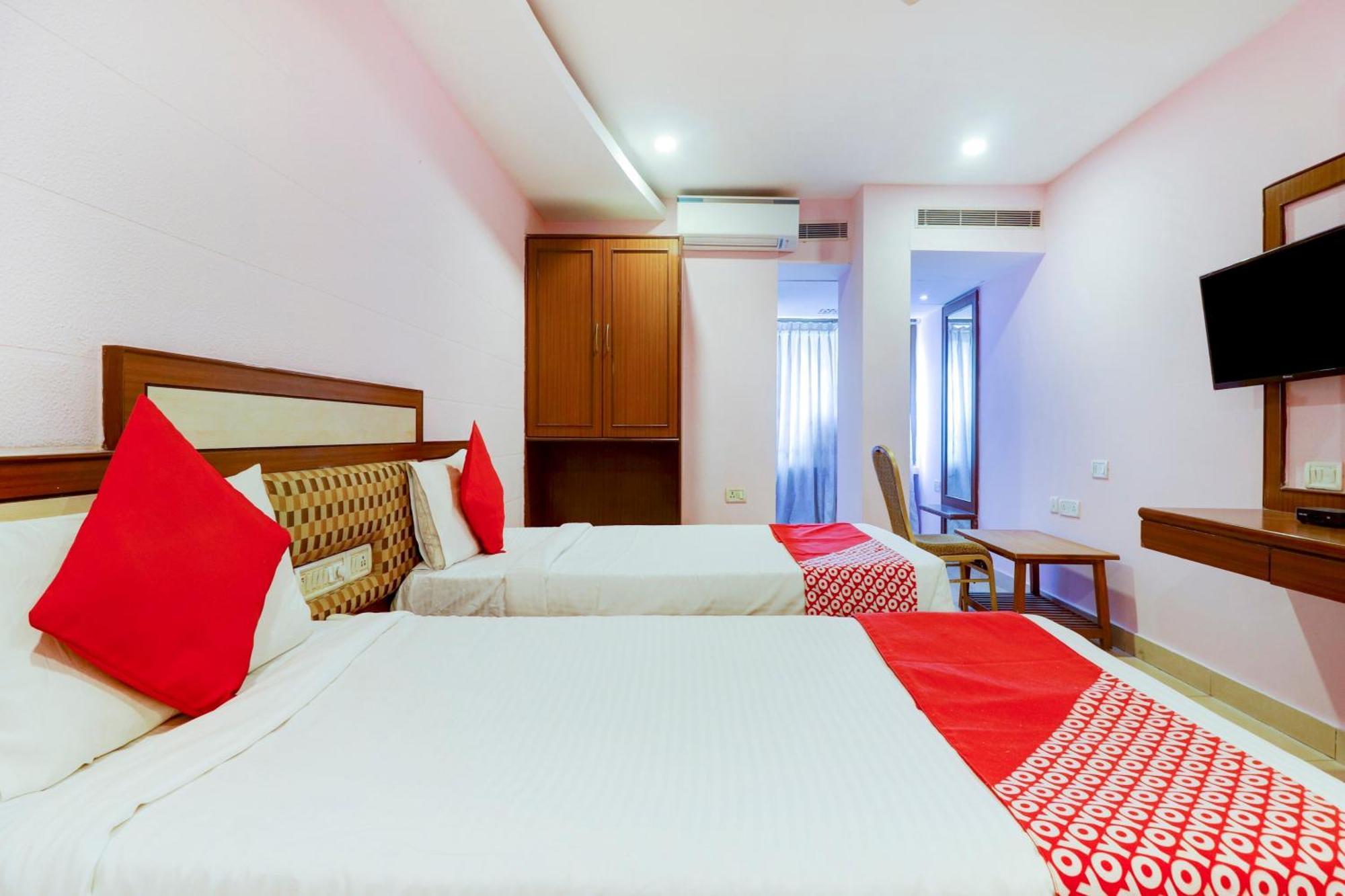 Super Collection O 77115 Vaishnavi Palace ไฮเดอราบัด ภายนอก รูปภาพ